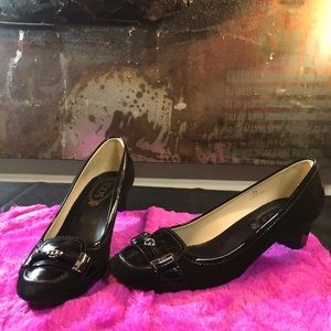 Like New Tod's suede round toe pumps sz 39/ 9 US